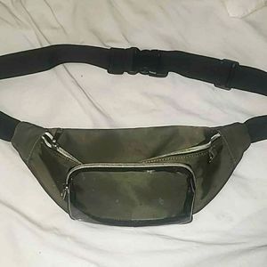 Fanny pack with phone holder